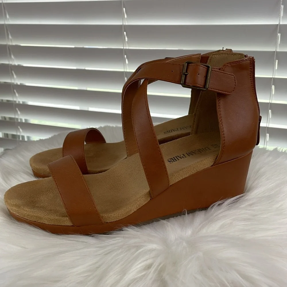 Dream Pairs Tan Wedge Sandals with Crisscross Straps 10